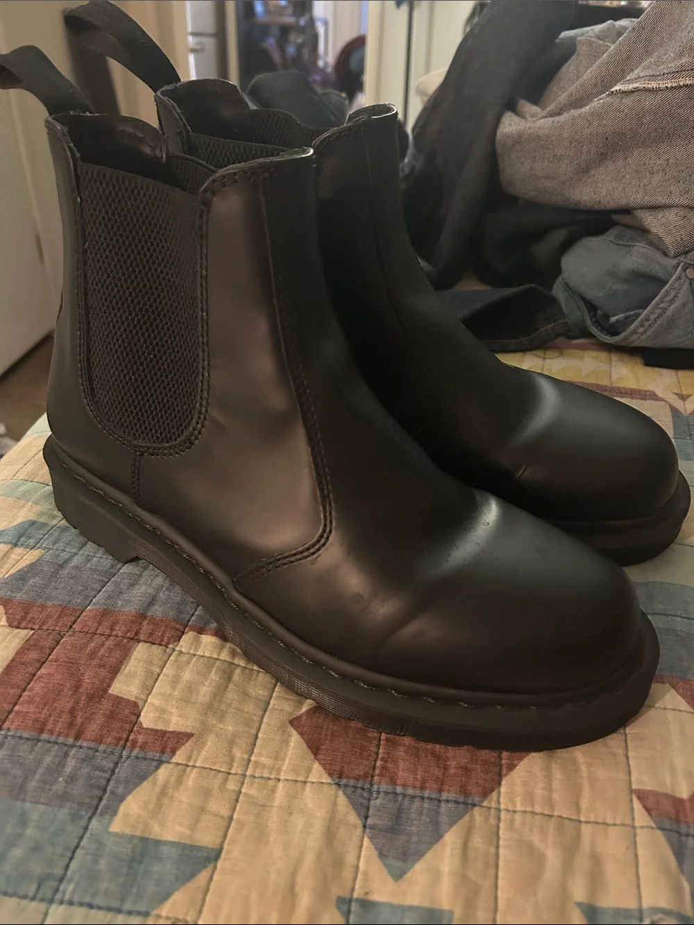 Dr. Martens Men's Black Smooth Leather Chukka Boots